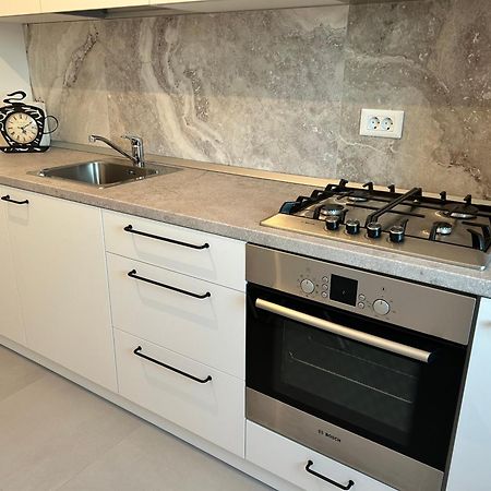 The Cozy Flat - Modern, New, 2 Rooms Apartment, Parking Bucharest Exterior photo